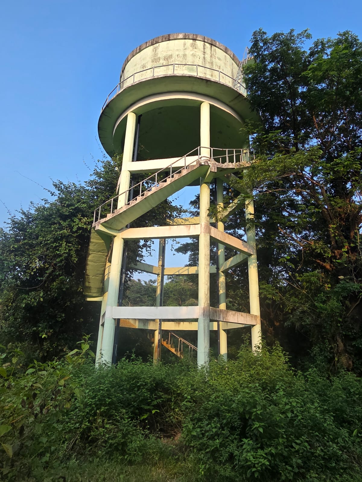 Elevated water reservoir with supporting columns and access staircase